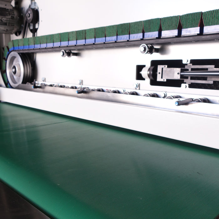 Polishing wide stainless sheets | NS Maquinas DM1600 ZC